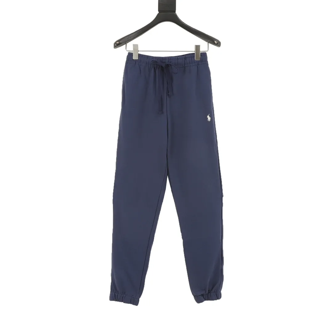 🅿️480 Ralph Lauren solid color embroidered Logo classic embroidered terry solid color sweatpants with extremely soft and comfortable upper body. The texture, washability and durability are all of high quality. Suitable for the season. A cost-effective product that can be worn by both men and women. Needless to say, the quality of the pants can be easily worn by both young and old. The first choice for sports and fitness versatile pants for casual daily life. The highlight is the three-dimensional logo embroidery. Simple brand Keep up with fashion trends SIZE:M-2XL